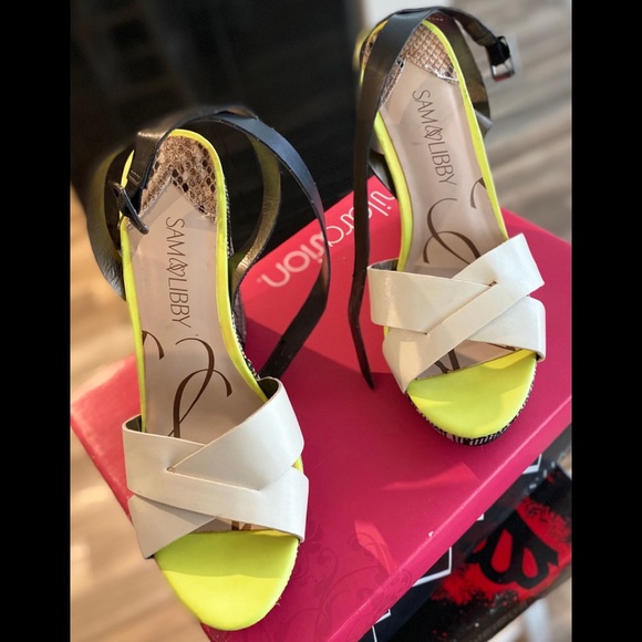 BNWOT Summer Wedges - Picture 2 of 6